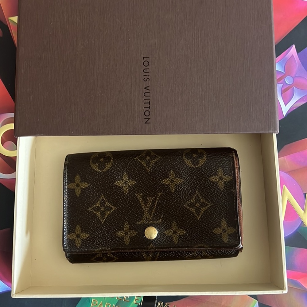 Authenticated Louis Vuitton monogram wallet